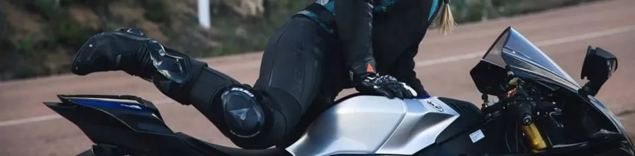 Motorradhosen für Frauen: Cordura oder Kevlar für Ihre Sicherheit