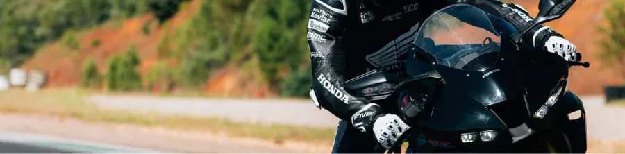 Gants moto cuir et racing femme : Élégance et sécurité pour les mains