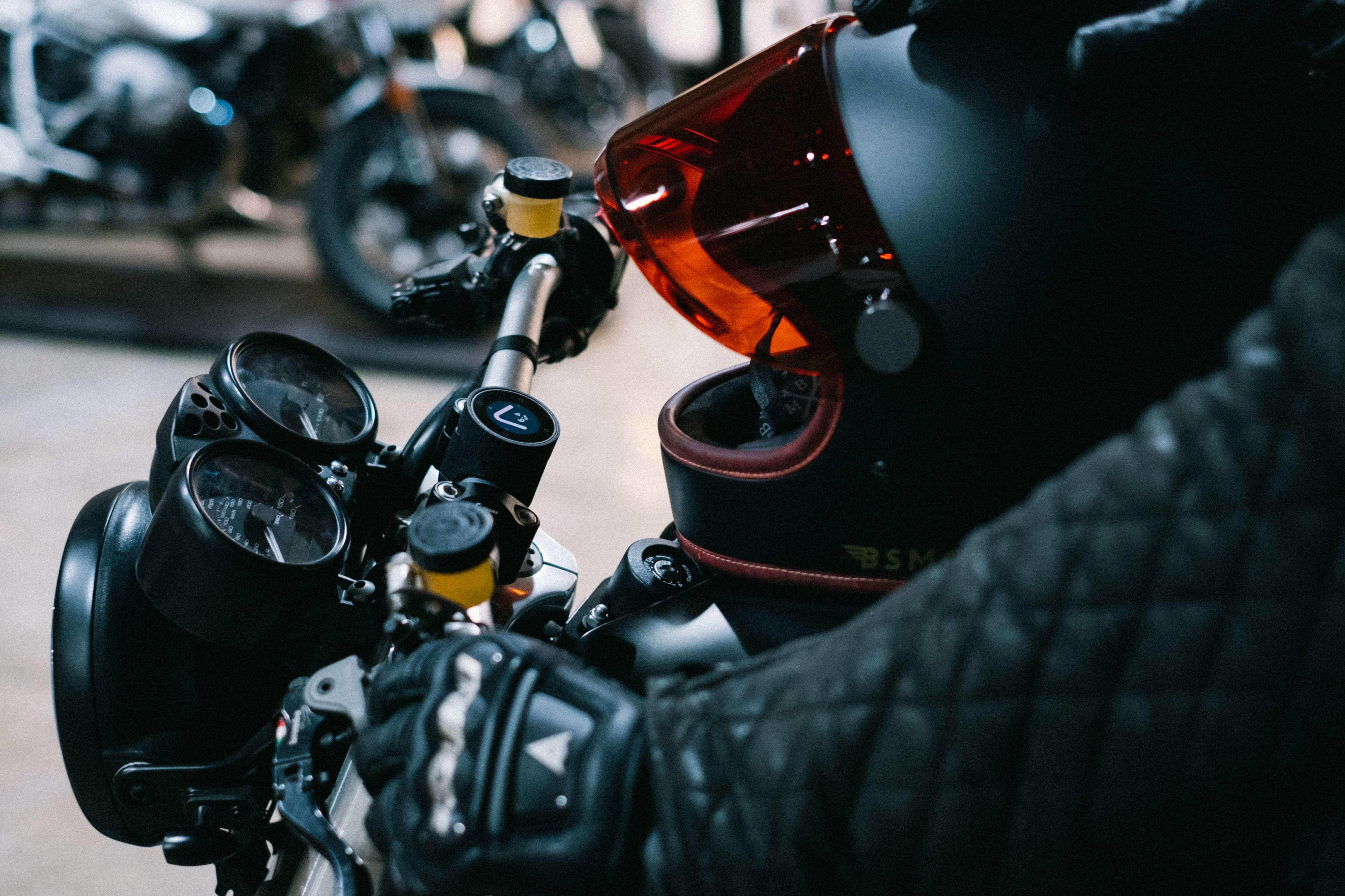 Les gants moto : pourquoi et comment ? 