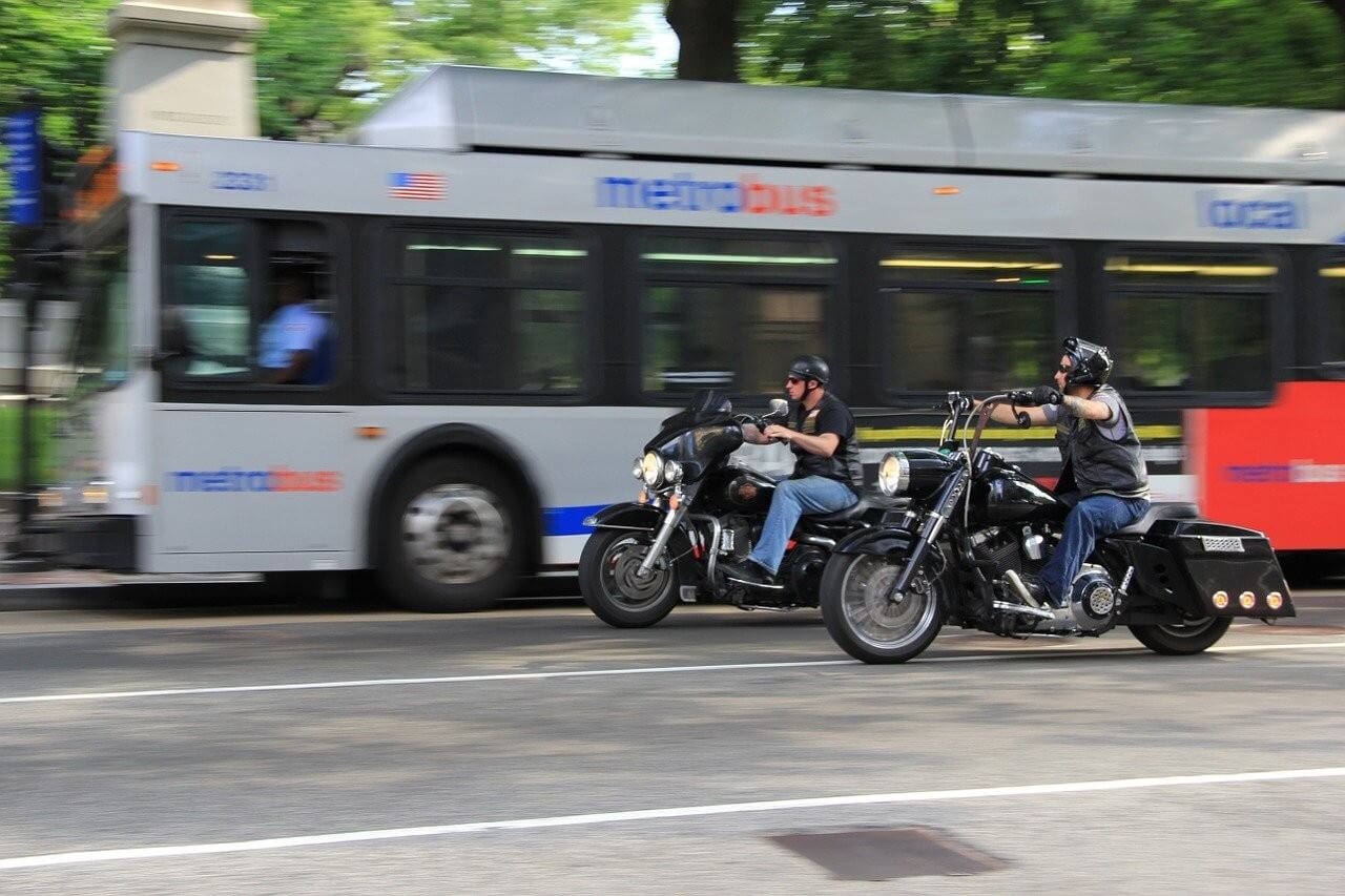 Tipps und Hinweise für junge Motorradfahrer: Kreuzungen in der Stadt