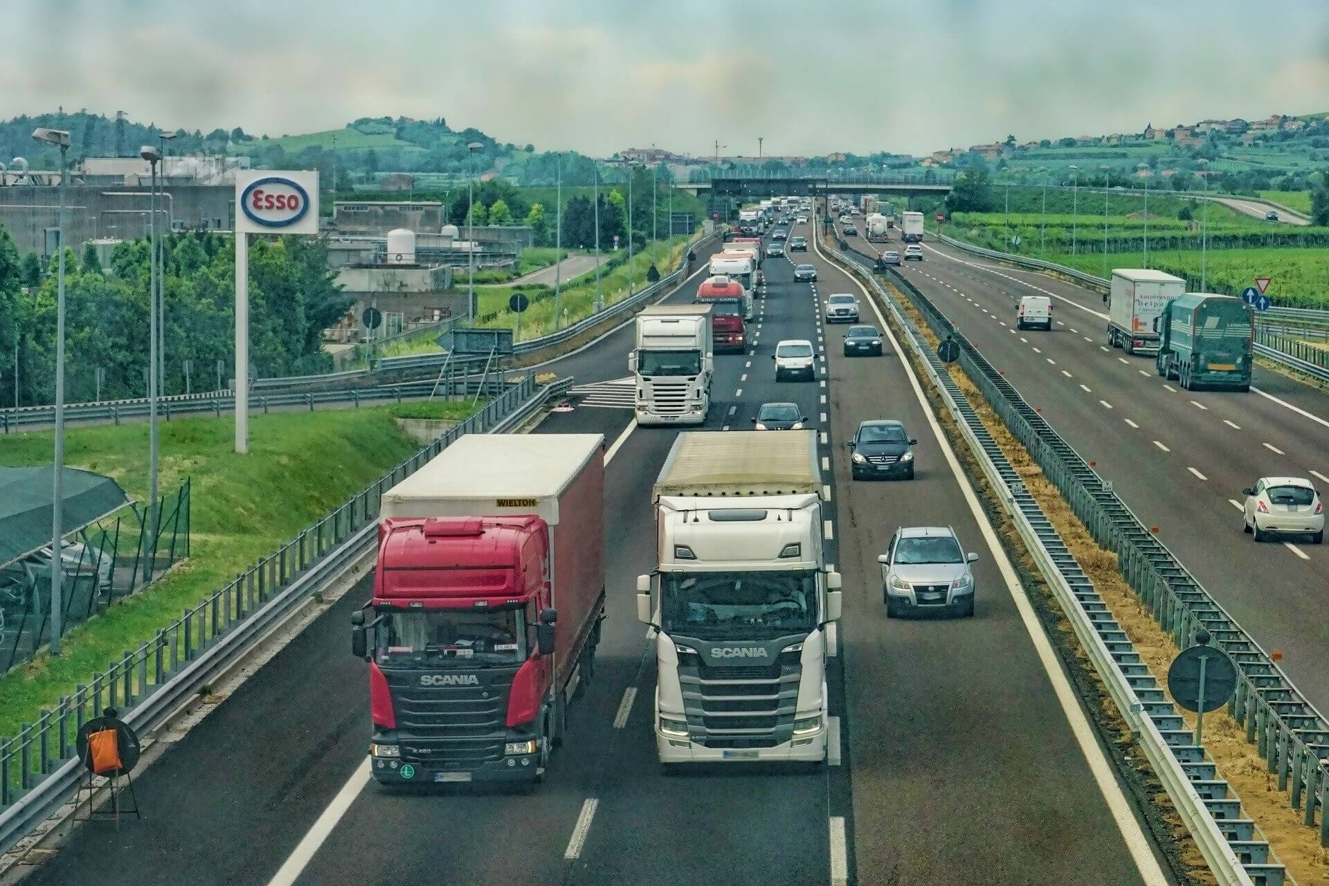 Wie kommt man mit einem Motorrad auf Autobahnen und wieder herunter?